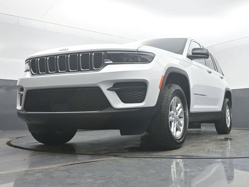Used 2024 Jeep Grand Cherokee Laredo w/ Luxury Tech Group I AWD/4WD image 44