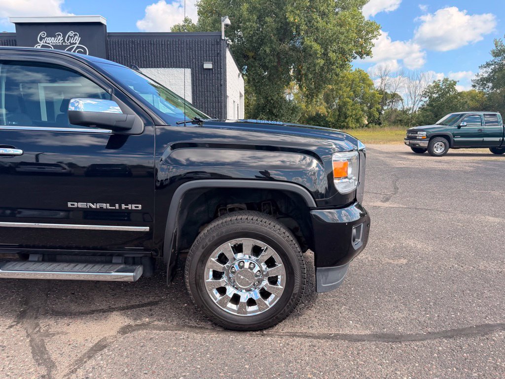 Used 2016 GMC Sierra 2500 Denali w/ Duramax Plus Package AWD/4WD image 2
