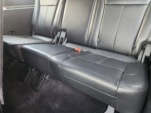 Used 2019 Ford Expedition XLT w/ Equipment Group 202A AWD/4WD image 31