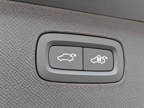 Certified 2024 Volvo XC90 T8 Plus image 40