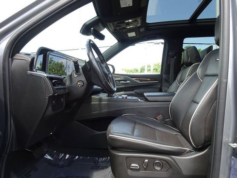 Used 2021 Cadillac Escalade Premium Luxury AWD/4WD image 8