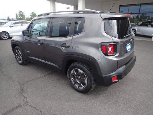 Used 2017 Jeep Renegade Sport w/ Power & Air Group FWD image 3