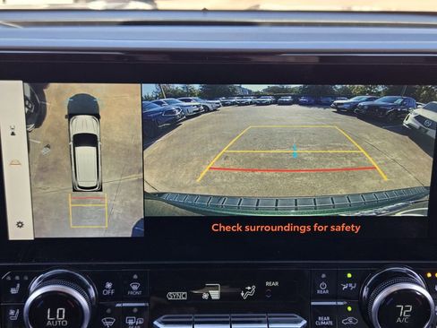 Used 2023 Toyota Highlander Limited image 21