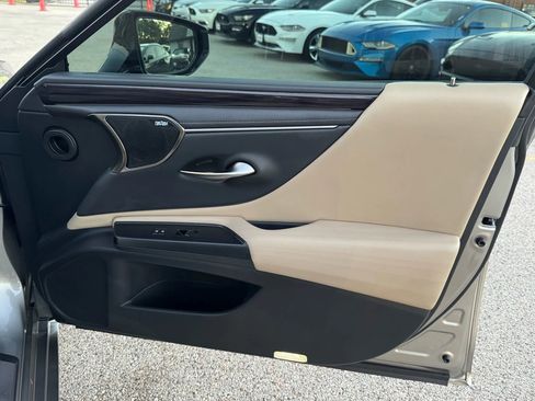 Used 2021 Lexus ES 350 Ultra Luxury w/ Accessory Package 2 image 21