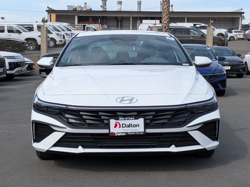 New 2026 Hyundai Elantra SE image 2