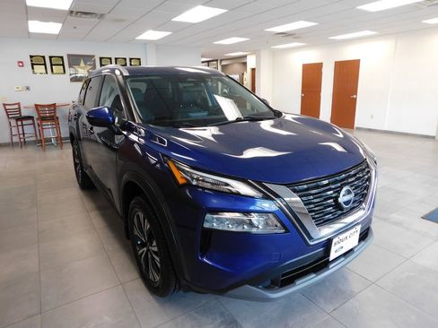 Used 2023 Nissan Rogue SV w/ SV Premium Package AWD/4WD image 3