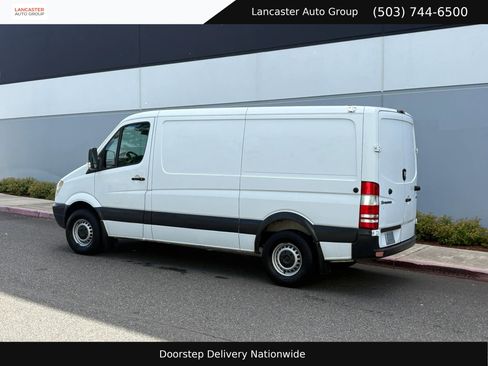 Used 2007 Dodge Sprinter 2500 RWD image 4