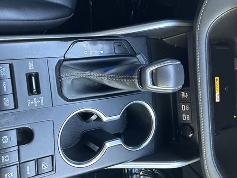 Used 2023 Toyota Highlander XLE image 19