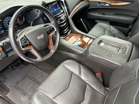 Used 2017 Cadillac Escalade Luxury image 13