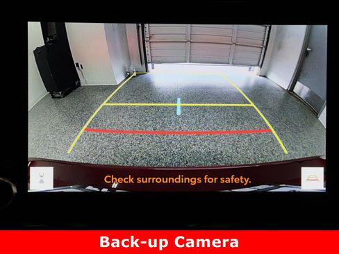 Used 2025 Toyota Camry SE w/ Convenience Package image 21