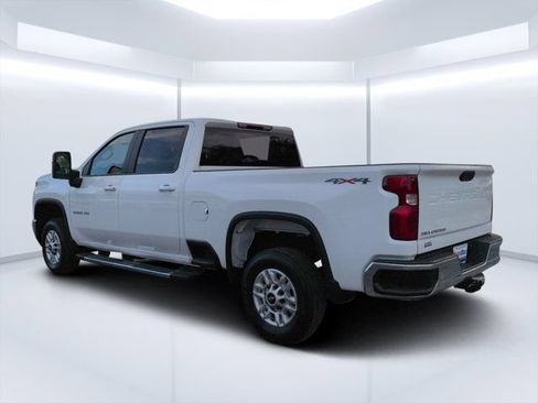 Used 2025 Chevrolet Silverado 2500 LT w/ Convenience Package AWD/4WD image 5