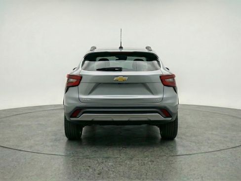 Used 2025 Chevrolet Trax LT w/ LT Convenience Package FWD image 7