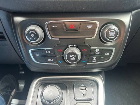 Used 2020 Jeep Compass Latitude w/ Cold Weather Group AWD/4WD image 27