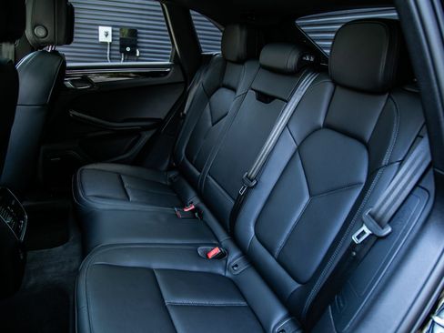 Certified 2026 Porsche Macan AWD/4WD image 21