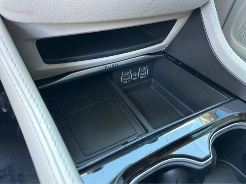 Used 2022 Chrysler Pacifica Limited image 28