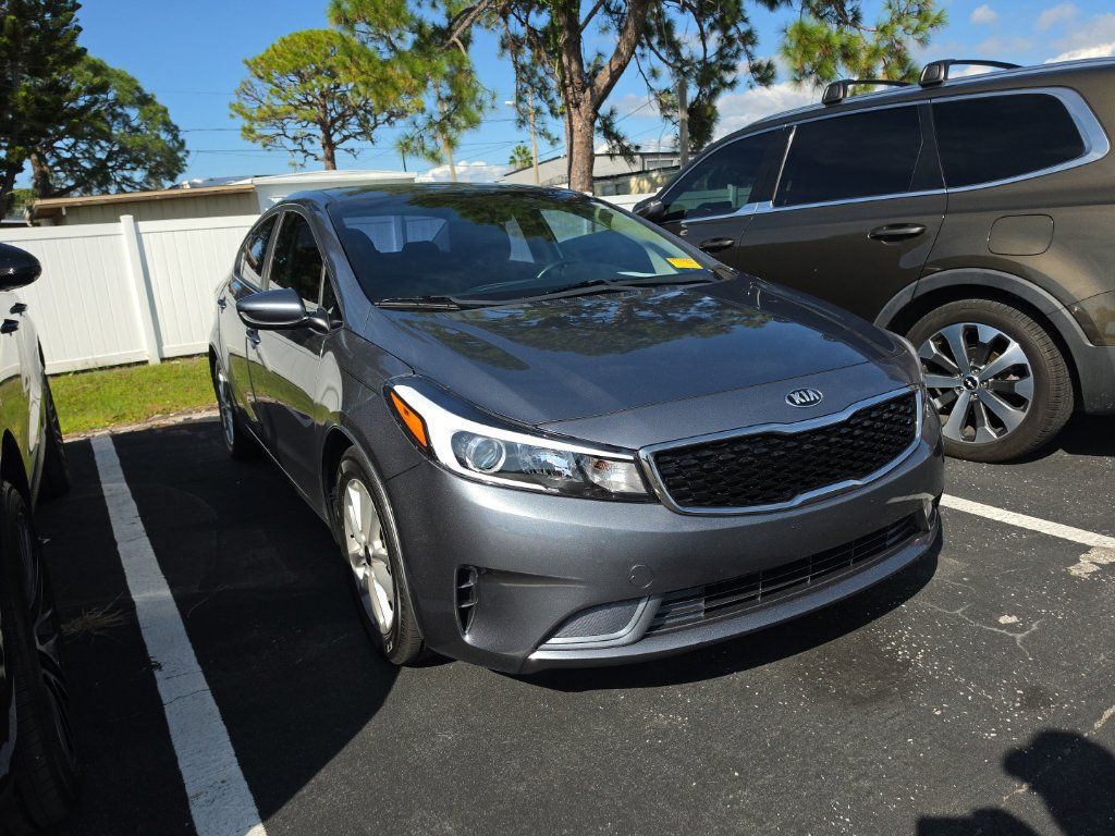 Used 2017 Kia Forte S FWD image 2