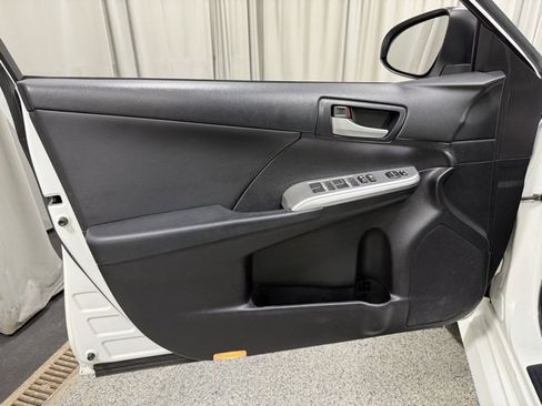 Used 2014 Toyota Camry SE image 17