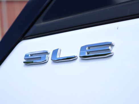 Used 2024 GMC Terrain SLE FWD image 6