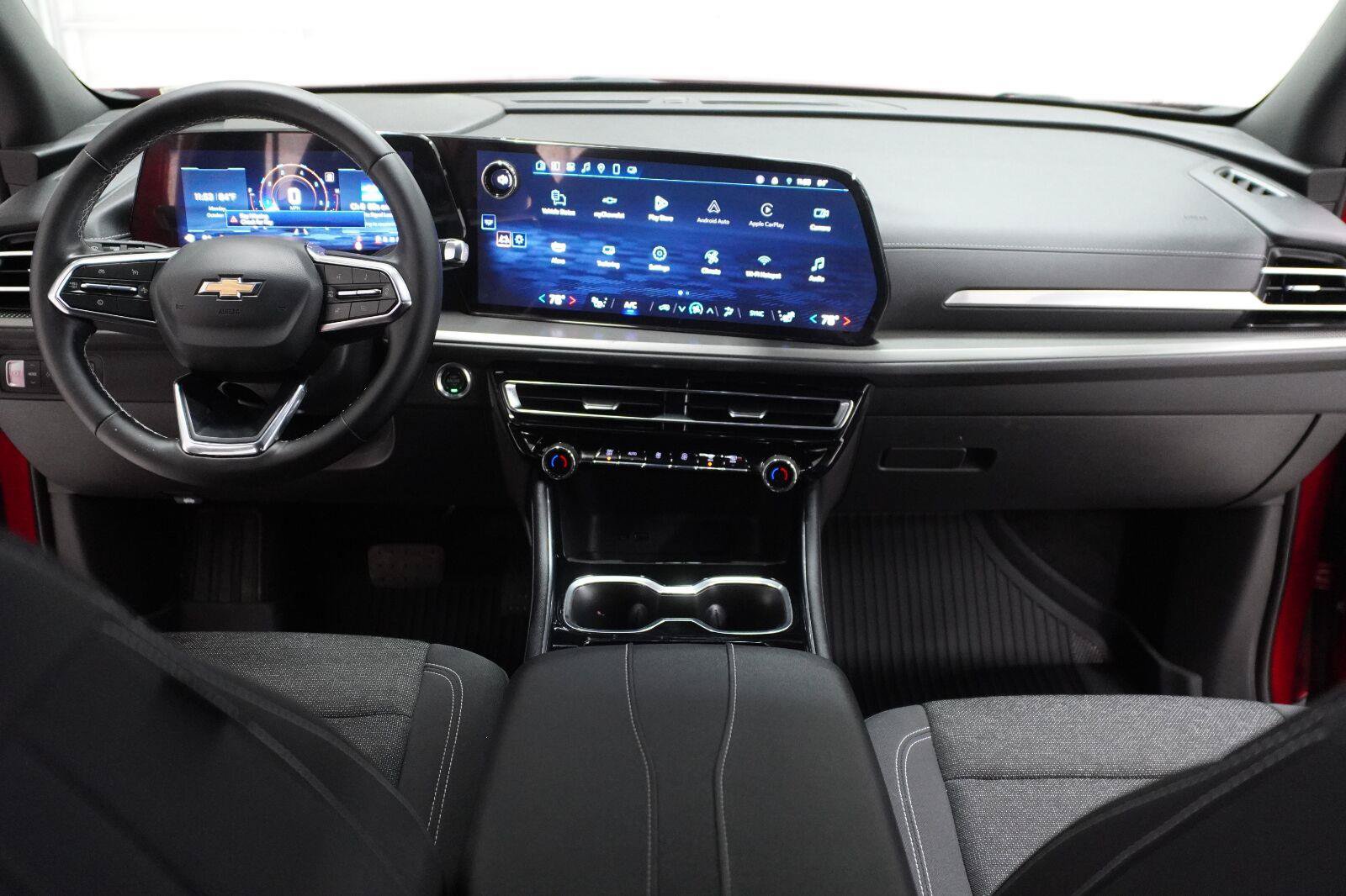Used 2025 Chevrolet Traverse LT w/ Driver Confidence Package FWD image 16