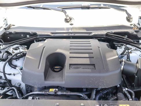 Used 2025 Land Rover Defender 130 X-Dynamic SE AWD/4WD image 28
