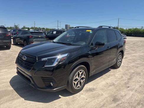 Used 2024 Subaru Forester Premium AWD/4WD image 1