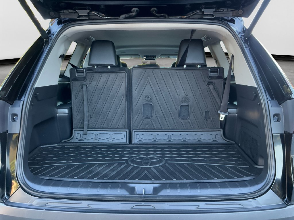 Used 2024 Toyota Grand Highlander AWD image 17