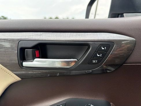 Used 2022 Toyota Highlander Platinum AWD/4WD image 18