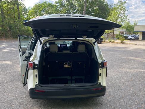 Used 2021 Toyota Sienna XLE image 46