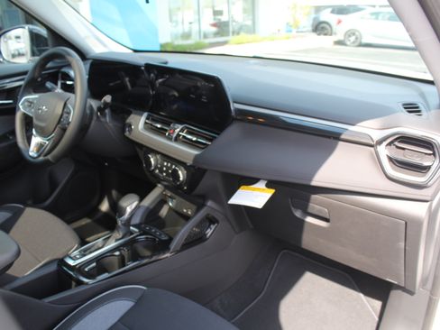 New 2026 Chevrolet TrailBlazer LT w/ Midnight Edition AWD/4WD image 15