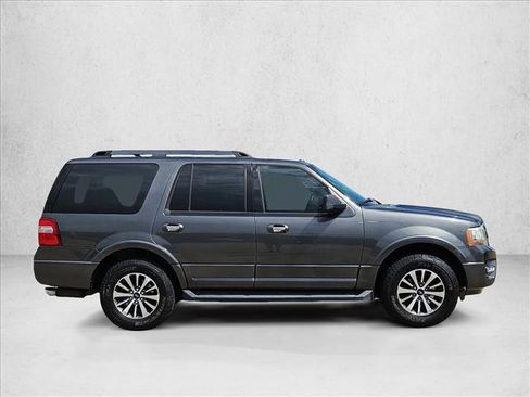 Used 2017 Ford Expedition XLT w/ Equipment Group 202A RWD image 4