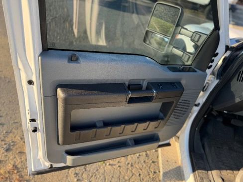 Used 2016 Ford F550 2WD Regular Cab Super Duty image 11