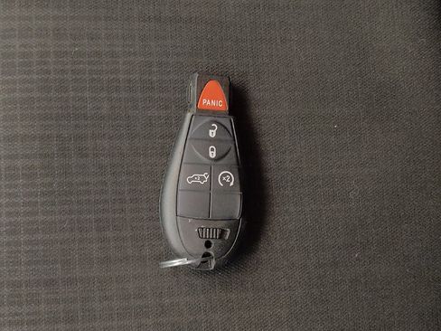 Used 2015 Jeep Cherokee Latitude FWD image 32
