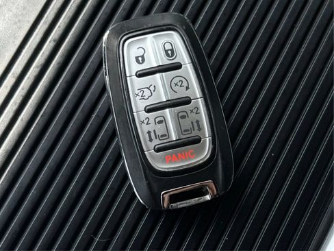 Used 2023 Chrysler Pacifica Touring-L FWD image 40