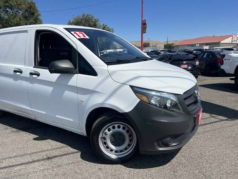 Used 2017 Mercedes-Benz Metris image 4