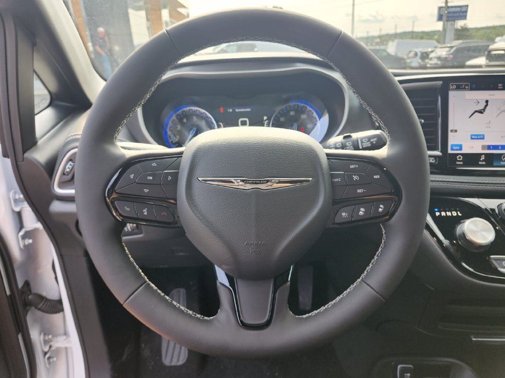 New 2026 Chrysler Pacifica Select w/ S Appearance Package AWD/4WD image 28