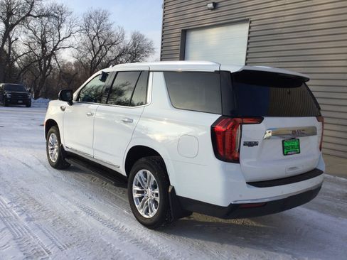 Used 2024 GMC Yukon SLT w/ SLT Luxury Package image 7