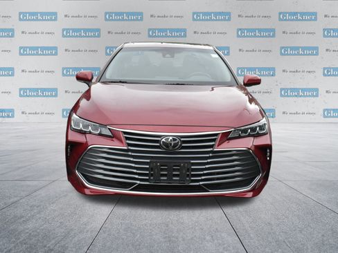 Used 2019 Toyota Avalon XLE w/ Moonroof Package FWD image 2