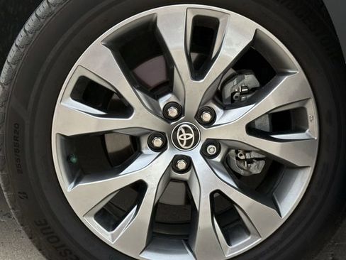 Used 2024 Toyota Grand Highlander Limited FWD image 9