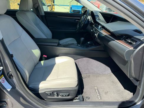 Used 2013 Lexus ES 350 w/ Luxury Pkg image 19
