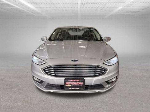 Used 2017 Ford Fusion SE w/ Fusion SE Technology Package FWD image 2