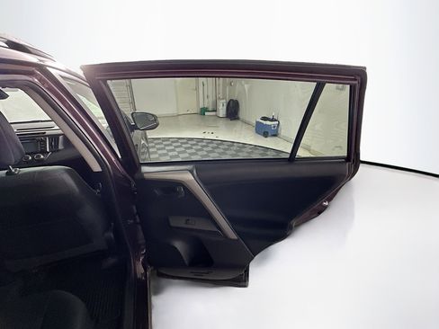 Used 2018 Toyota RAV4 LE w/ All Weather Liner Package FWD image 28