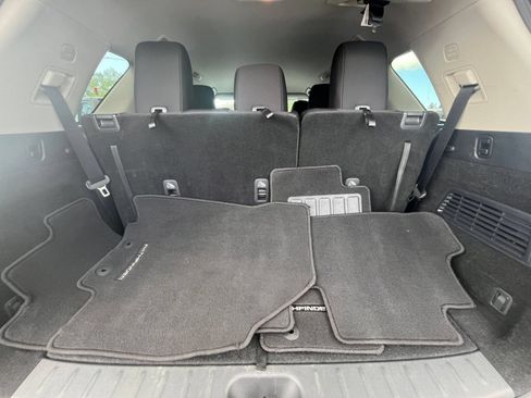 Used 2025 Nissan Pathfinder SV FWD image 34