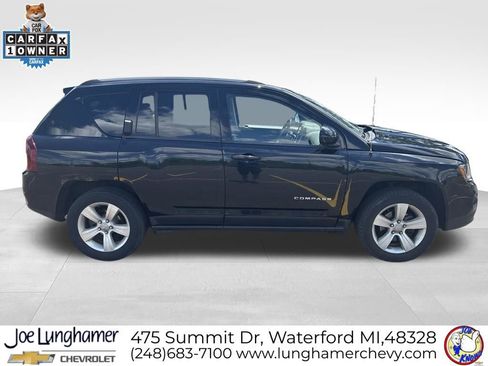 Used 2017 Jeep Compass Latitude AWD/4WD image 2
