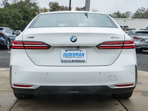 Used 2025 BMW 530i xDrive w/ Premium Package image 5