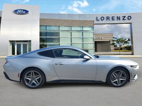 Used 2024 Ford Mustang Coupe image 4