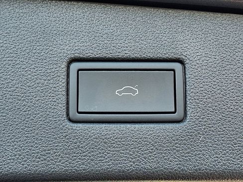 Used 2024 Volkswagen Tiguan SE R-Line image 28