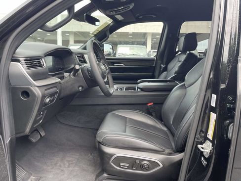 Used 2024 Jeep Wagoneer Series II w/ Flexible Seating Group AWD/4WD image 28