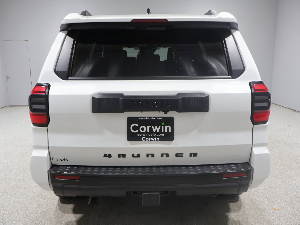Used 2025 Toyota 4Runner SR5 AWD/4WD image 3