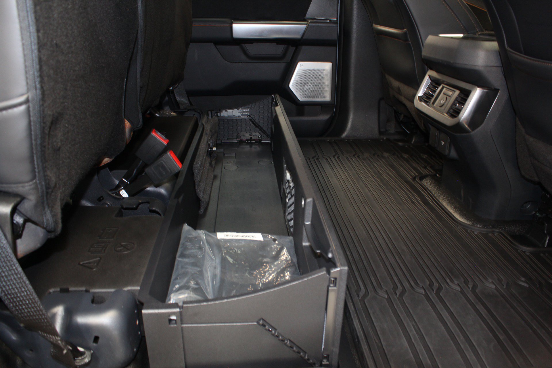 Used 2024 Ford F250 Platinum w/ Tremor Off-Road Package AWD/4WD image 59