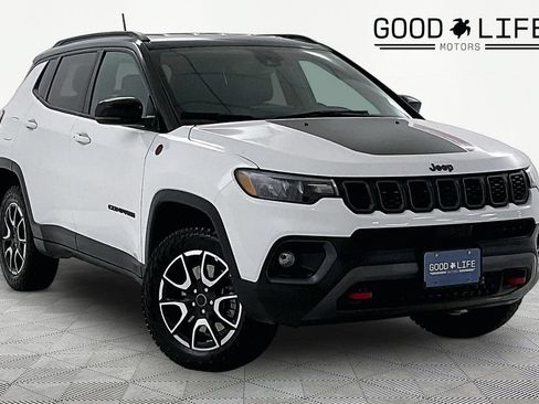 Used 2025 Jeep Compass Trailhawk AWD/4WD image 1